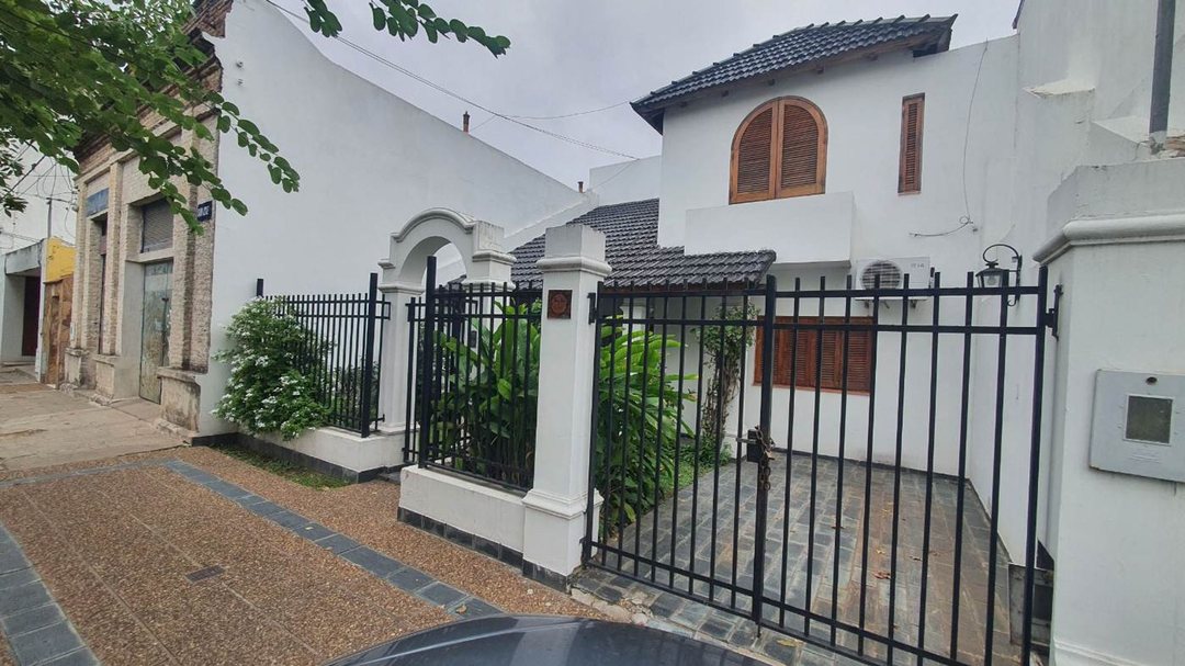 VENTA CASA DE 3 DORM,PATIO Y COCHERA MAS DTO EN PA