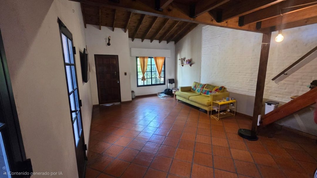 VENTA LUGANO CASA 4 AMBIENTES C/COCHERA Y JARDIN