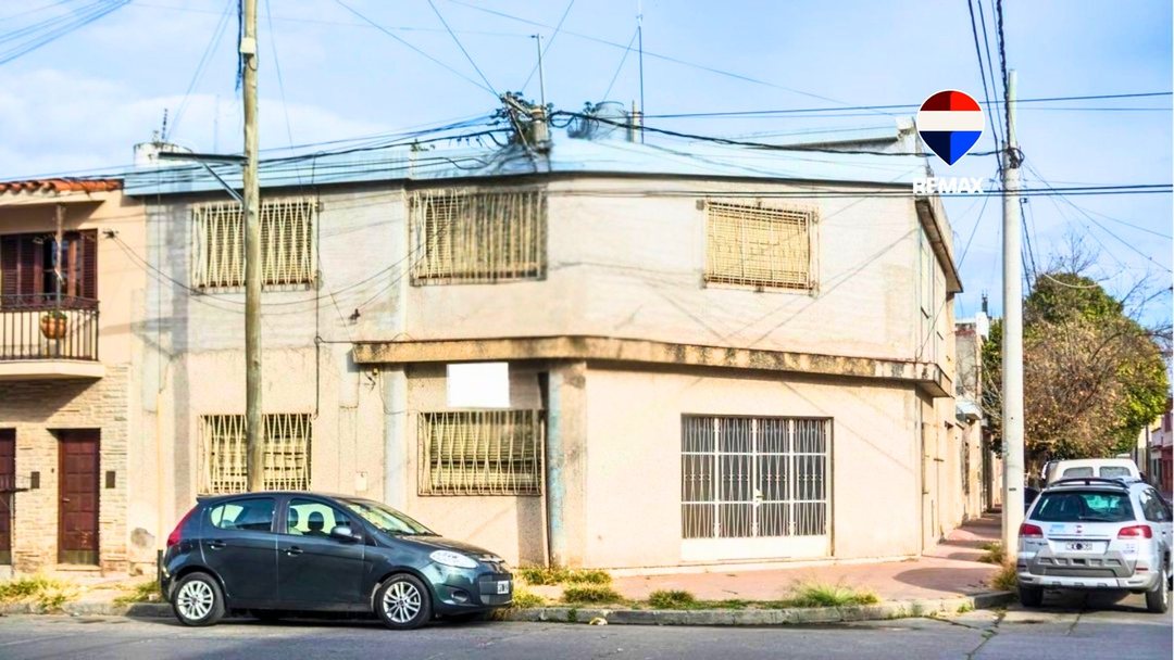 CASA 5 DORMITORIOS VENTA MACROCENTRO EN ESQUINA