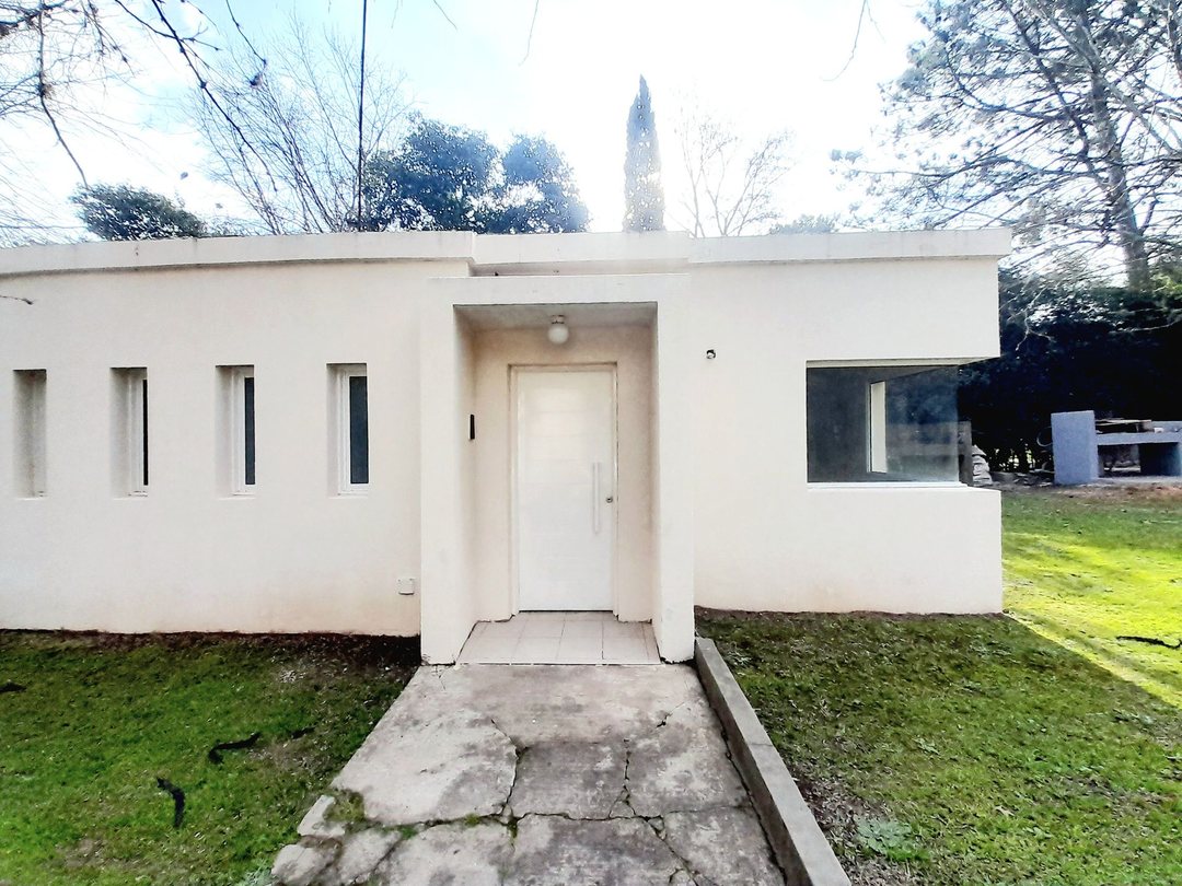 VENTA CASA  2 AMB. CON JARDIN- ESCOBAR-UF 2