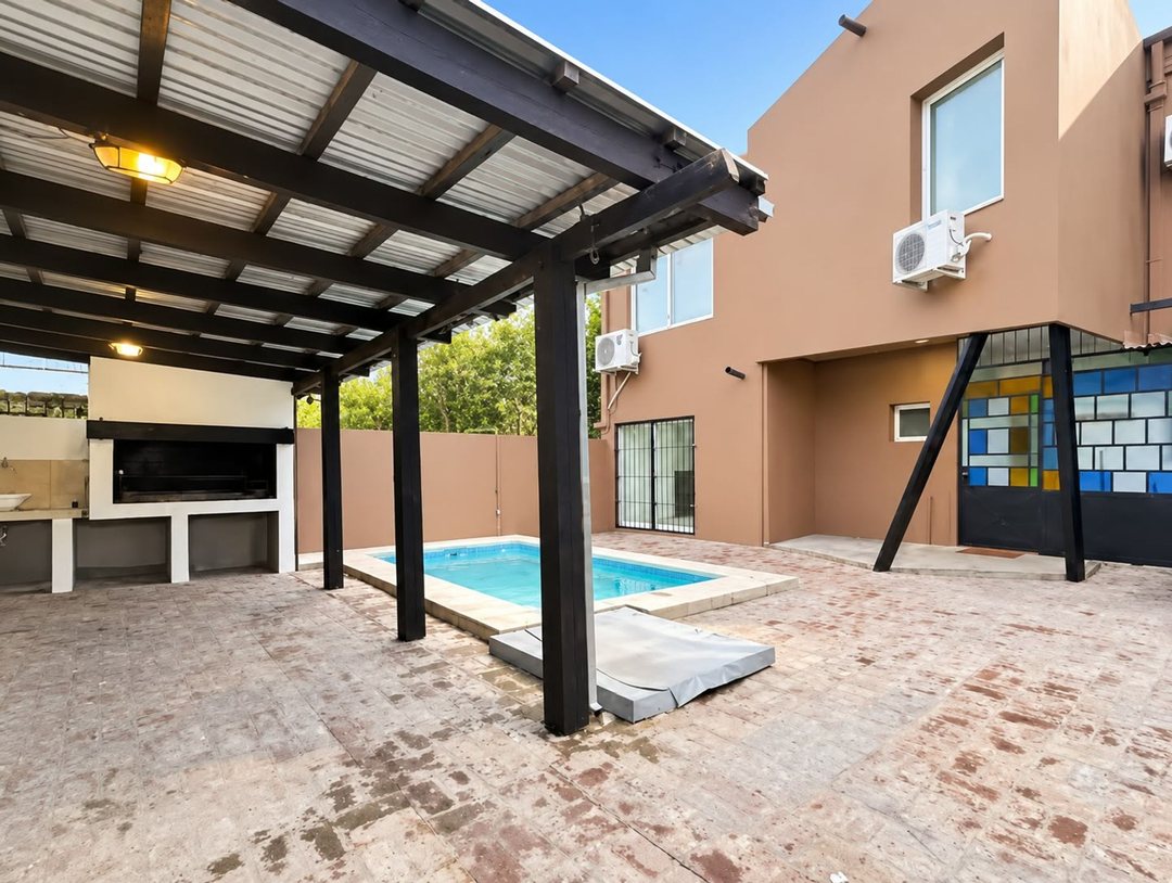 VENTA PH 4 AMB CASTELAR SUR CON PILETA Y QUINCHO