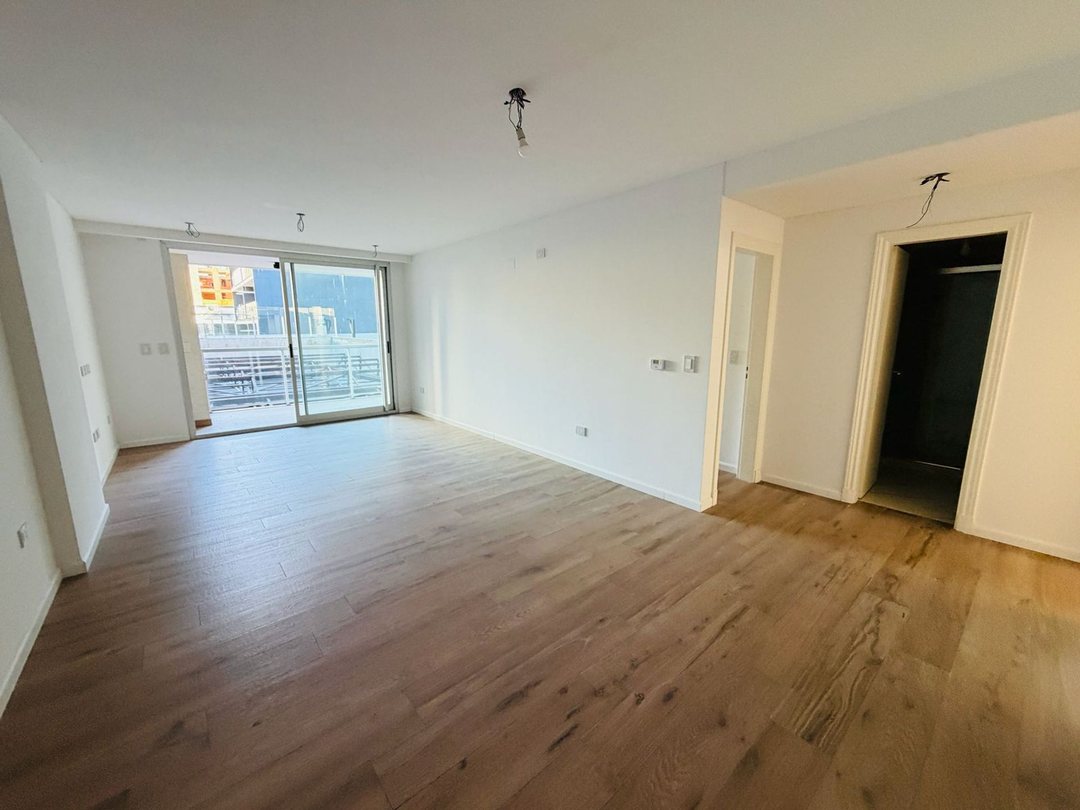 Depto 3 ambientes con cochera y patio venta Lomas