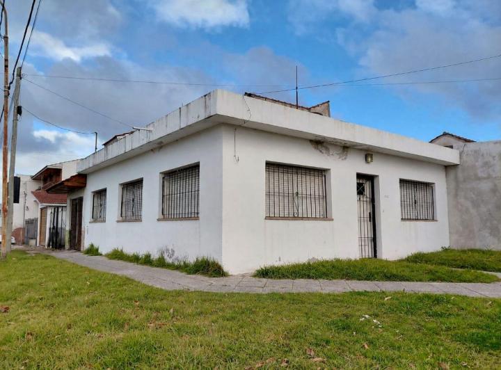 Casa · 123m² · 4 Ambientes · 2 Cocheras