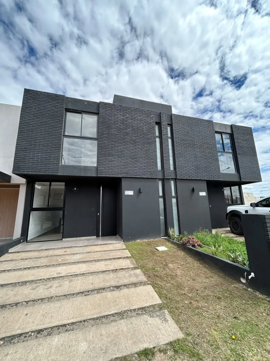 Duplex en Alquiler Colinas de Manantiales -- 3 Dormitorios 3 Baños