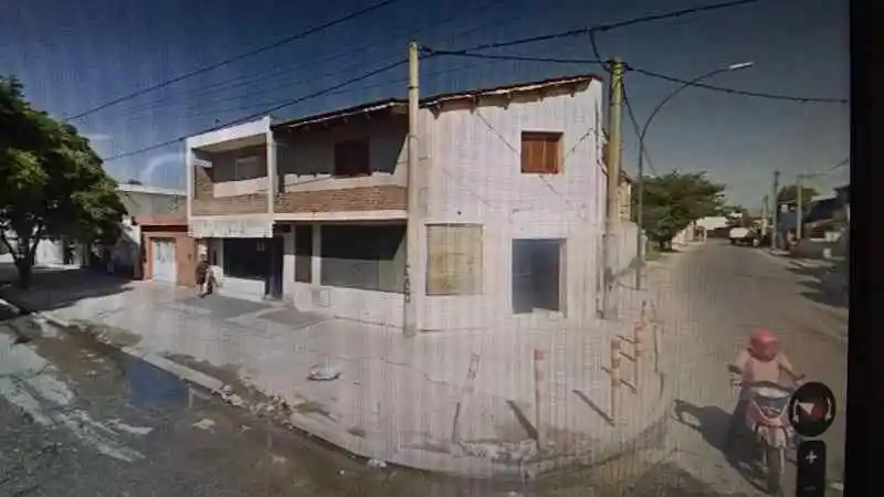 Zipoli esq. Igualdad t 652 ms2 3 locales 2 casas en P.A y un dpto.