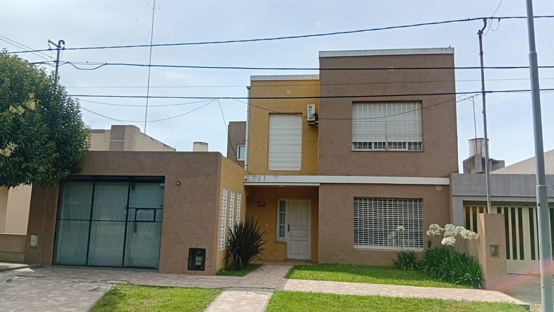 CASA EN VENTA , 4 AMBIENTES I LUJAN I APTO CREDITO