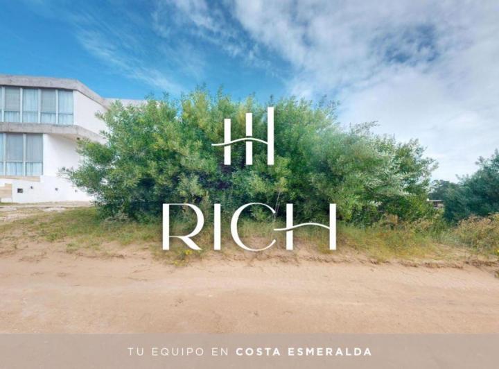 Terreno · 976m²