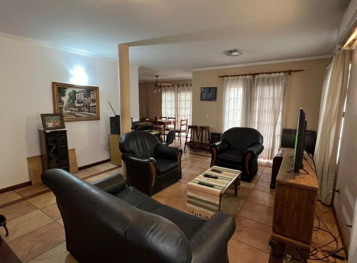Casa · 230m² · 4 Ambientes · 4 Cocheras