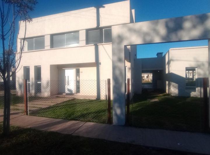 Casa · 198m² · 4 Ambientes · 2 Cocheras