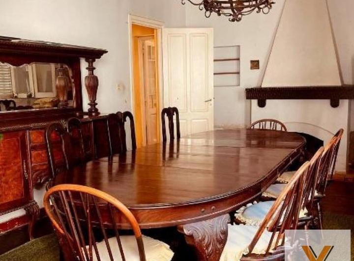 Casa · 241m² · 4 Ambientes · 2 Cocheras