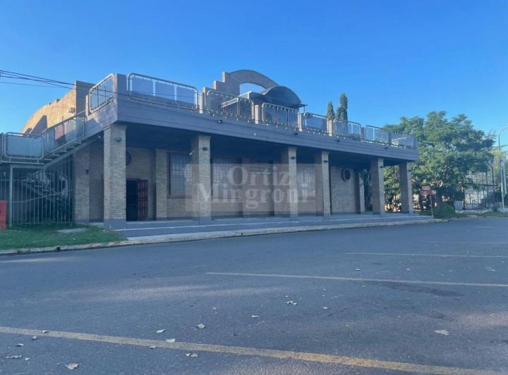 Local comercial · 586m²