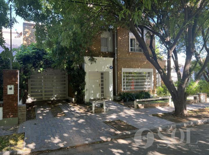 Casa · 148m² · 4 Dormitorios · 1 Cochera