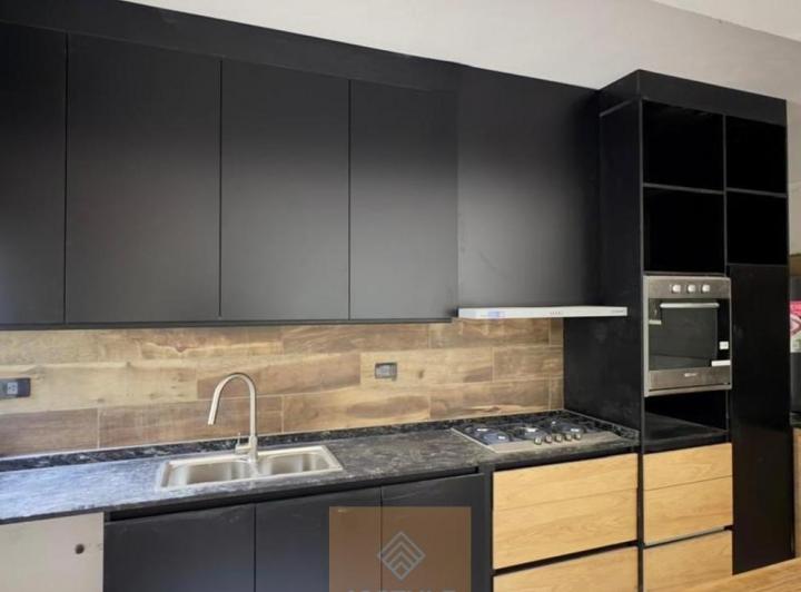 Casa · 240m² · 5 Ambientes · 2 Cocheras
