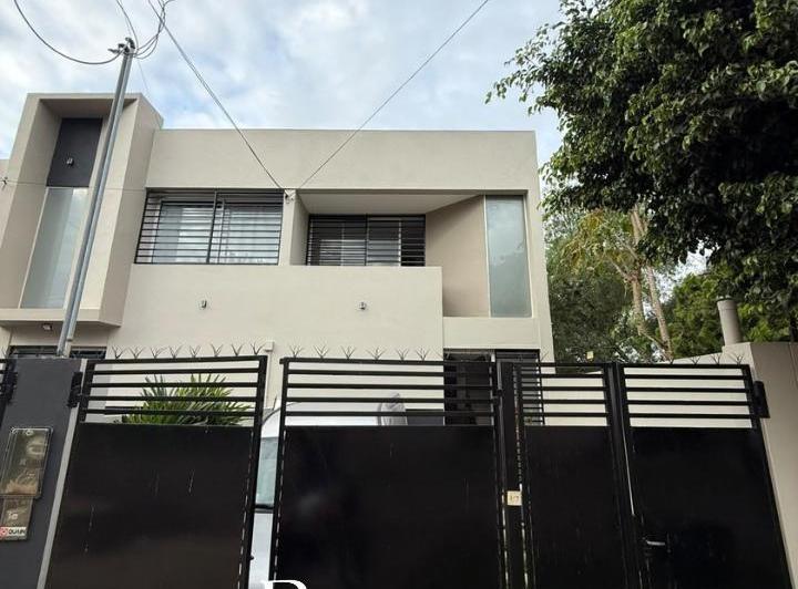 Casa · 120m² · 4 Ambientes · 1 Cochera