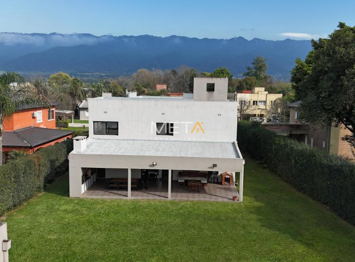 Casa · 409m² · 7 Ambientes · 2 Cocheras