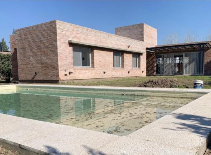 Casa · 180m² · 4 Ambientes · 2 Cocheras