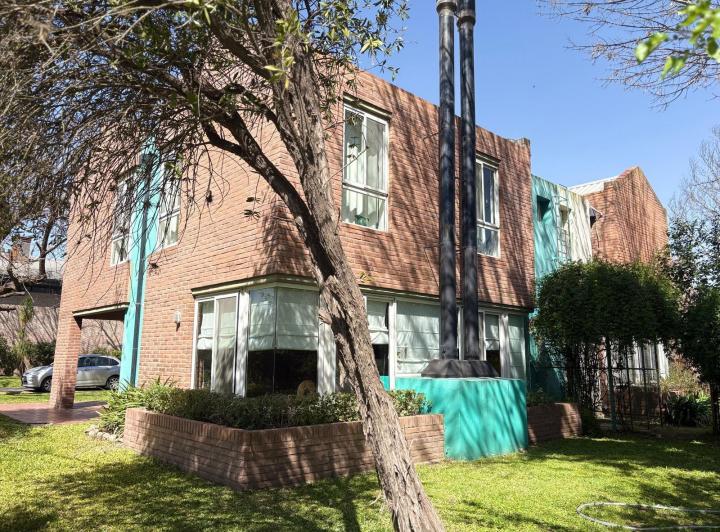 Casa · 165m² · 6 Ambientes · 1 Cochera