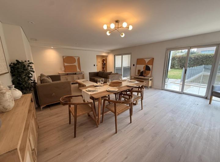 Casa · 220m² · 5 Ambientes · 1 Cochera