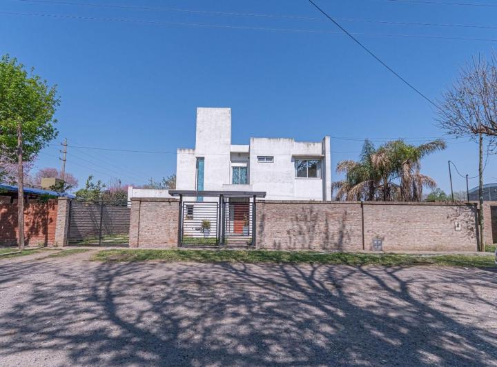 Casa · 131m² · 4 Ambientes · 1 Cochera