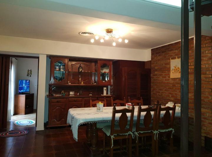 Casa · 1m² · 5 Ambientes · 1 Cochera