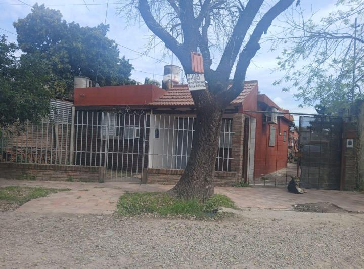 Casa · 90m² · 4 Ambientes · 2 Cocheras