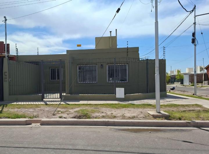 Casa · 120m² · 5 Ambientes · 2 Cocheras