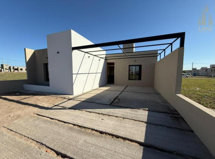 Casa · 130m² · 8 Ambientes · 2 Cocheras