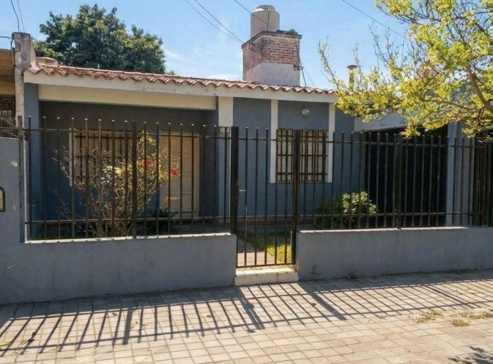 Casa · 170m² · 6 Ambientes · 2 Cocheras