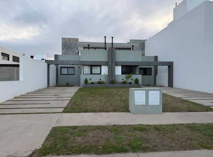 Casa · 75m² · 3 Ambientes · 1 Cochera