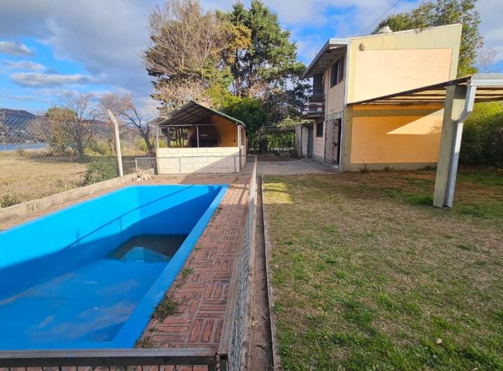 Casa · 180m² · 6 Ambientes · 2 Cocheras