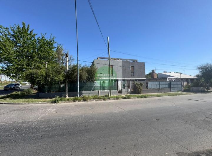 Casa · 64m² · 5 Ambientes · 1 Cochera