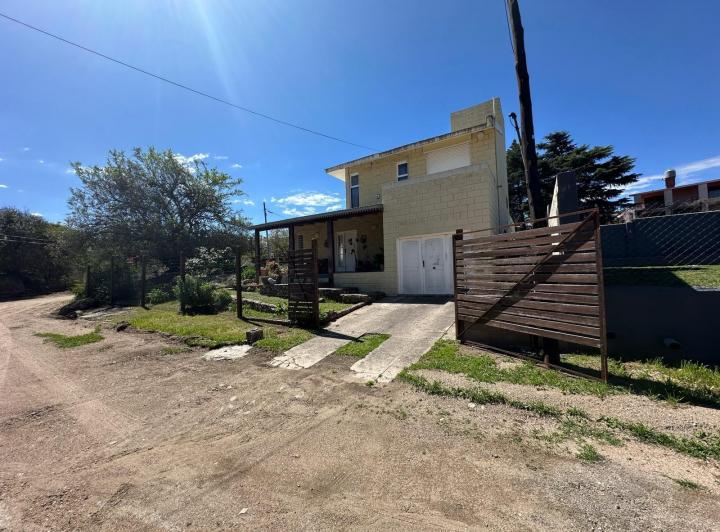 Casa · 169m² · 4 Ambientes · 1 Cochera