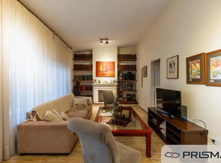 Casa · 271m² · 6 Ambientes · 2 Cocheras