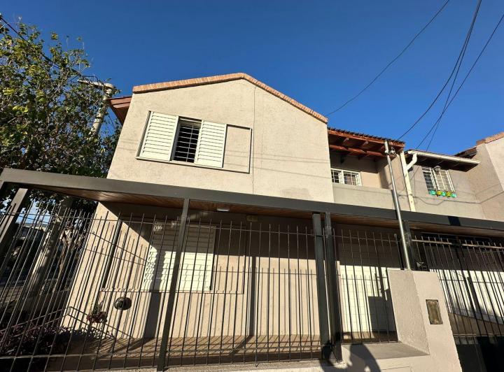 Casa · 115m² · 7 Ambientes · 2 Cocheras