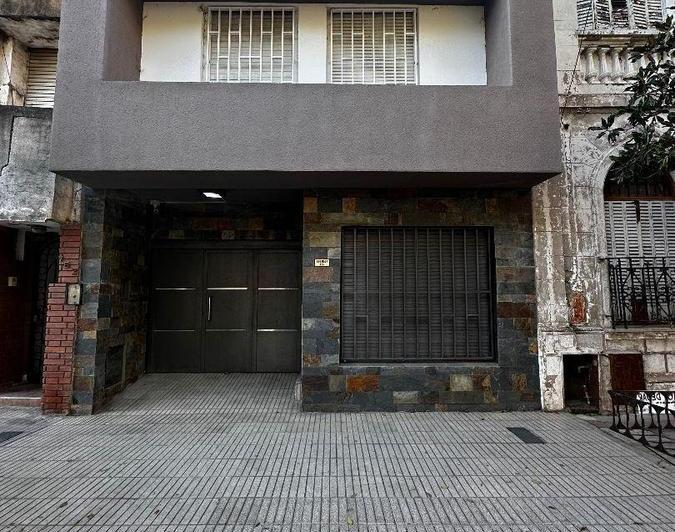 Casa · 160ha · 8 Ambientes · 1 Cochera