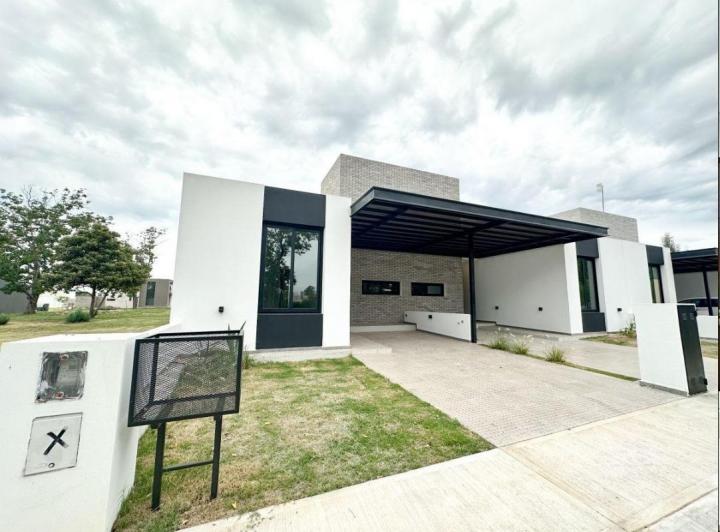 Casa · 112m² · 3 Ambientes · 1 Cochera