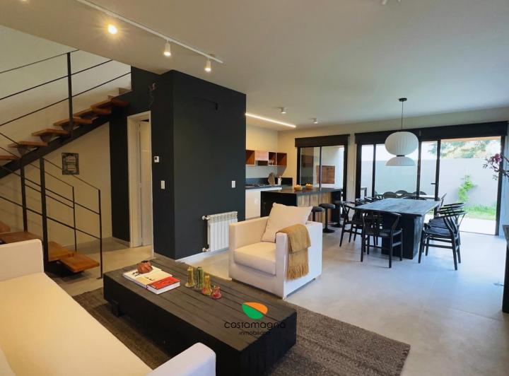 Casa · 132m² · 4 Ambientes · 2 Cocheras