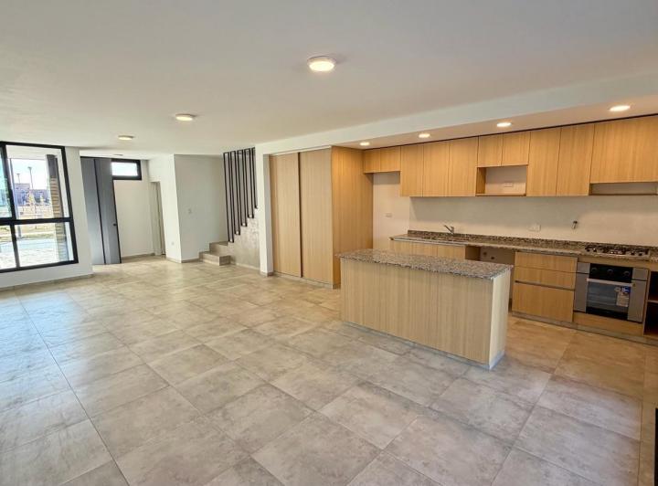 Casa · 171m² · 4 Ambientes · 2 Cocheras