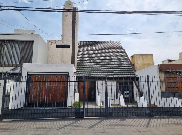 Casa · 237m² · 7 Ambientes · 2 Cocheras