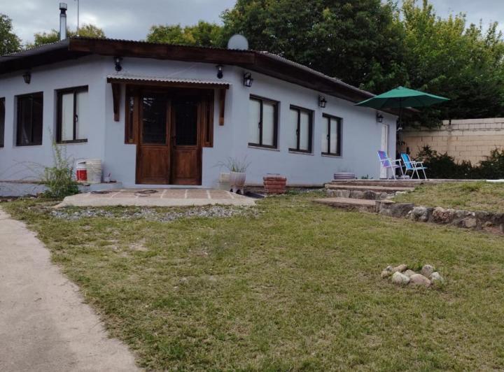 Casa · 104m² · 6 Ambientes · 2 Cocheras