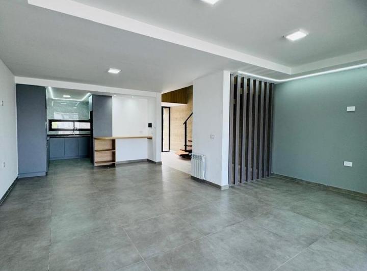 Casa · 180m² · 5 Ambientes · 2 Cocheras