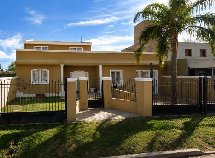 Casa · 400m² · 8 Ambientes