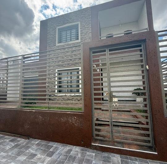 Casa · 178m² · 2 Ambientes · 1 Cochera