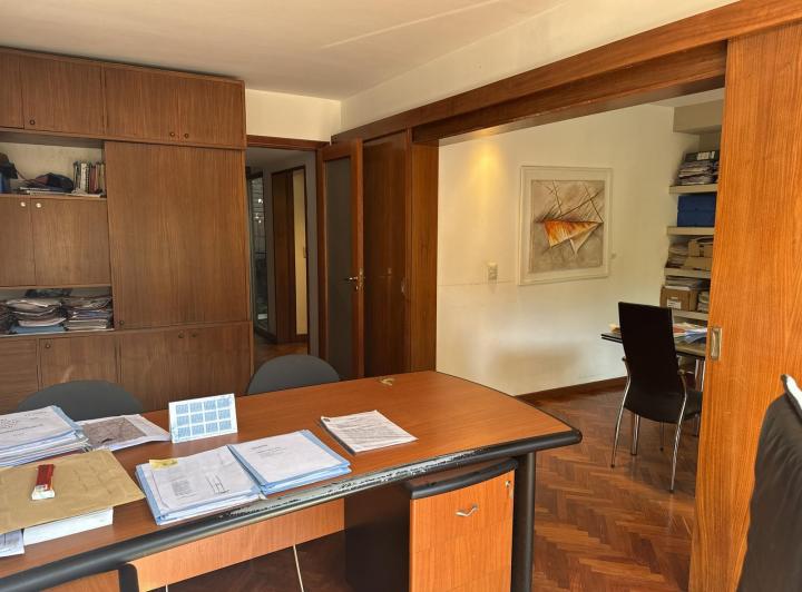 Oficina comercial · 204m² · 7 Ambientes · 1 Cochera