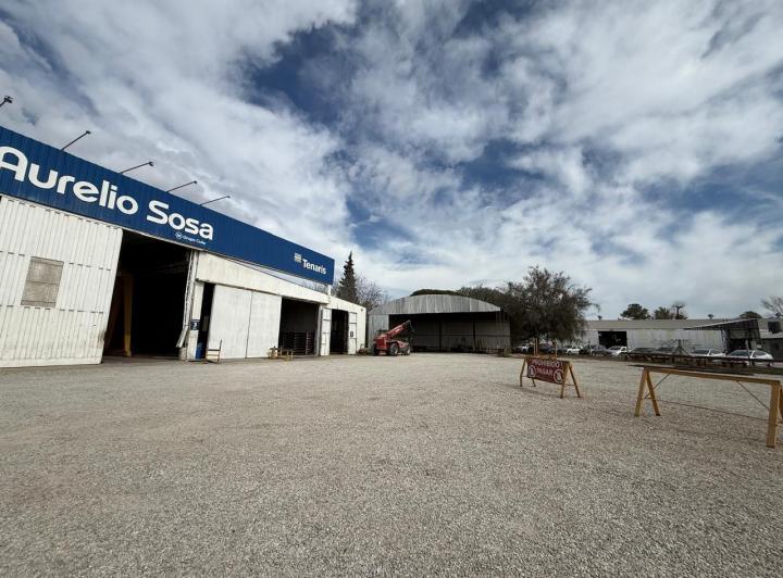 Local comercial · 1160m² · 1 Ambiente · 5 Cocheras