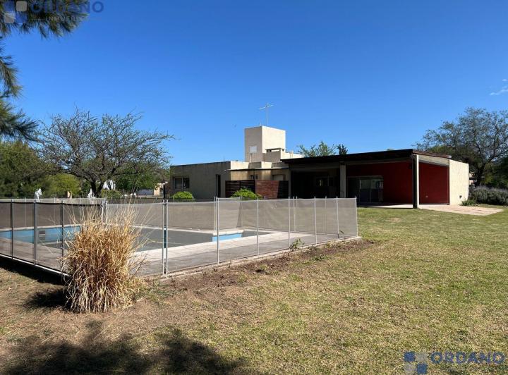 Casa · 250m² · 4 Ambientes · 1 Cochera