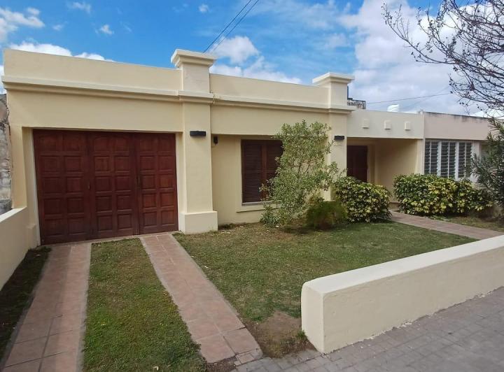 Casa · 140m² · 6 Ambientes · 1 Cochera