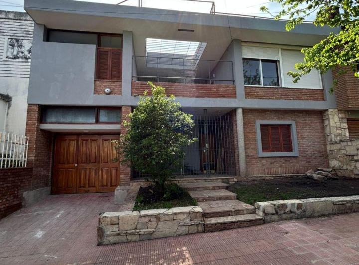 Casa · 1m² · 10 Ambientes