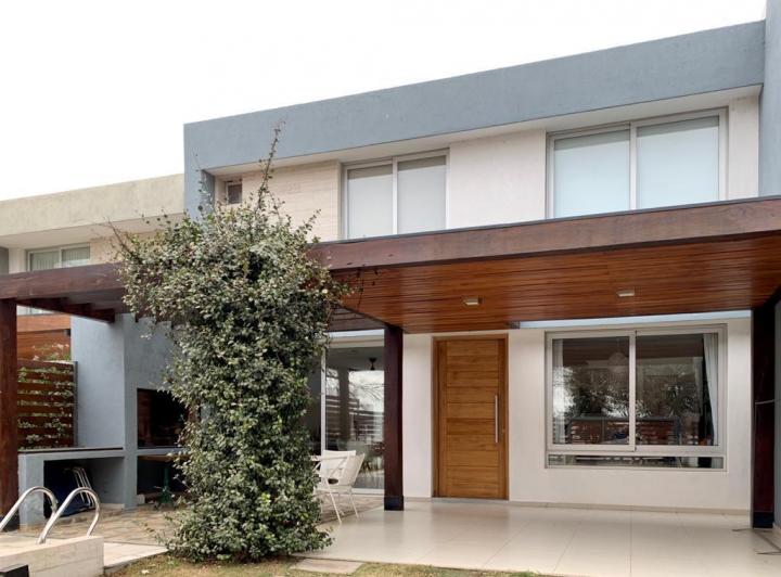 Casa · 70m² · 5 Ambientes · 1 Cochera