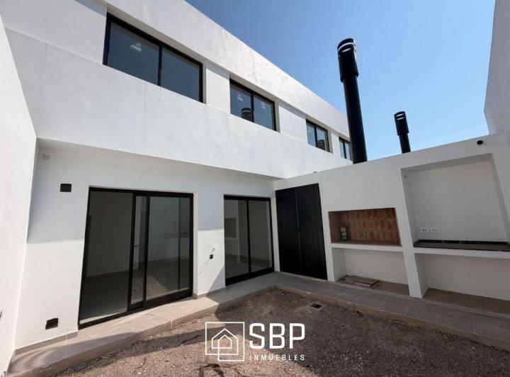Casa · 110m² · 4 Ambientes · 1 Cochera